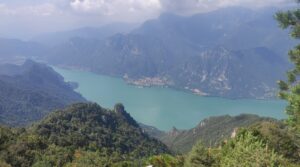 Panorama del lago d'Idro con vista su Anfo